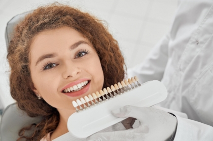 Zalety i wady różnych typów implantów zębowych